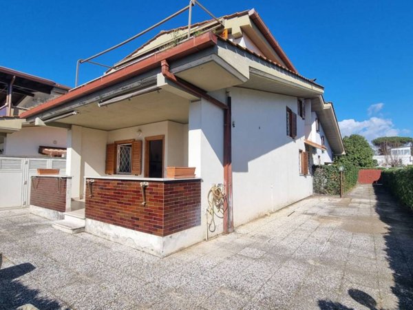 casa indipendente in vendita ad Ardea in zona Marina di Ardea