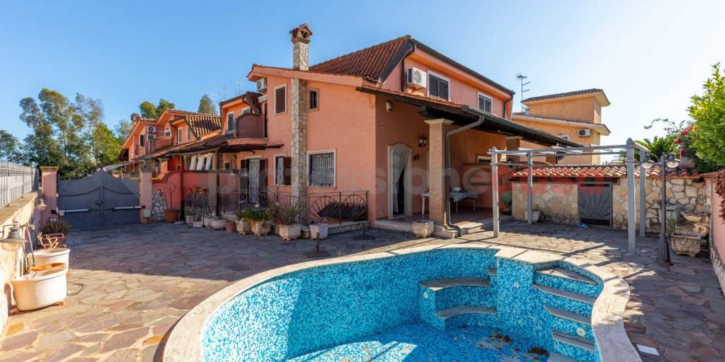 casa indipendente in vendita ad Ardea in zona Nuova California