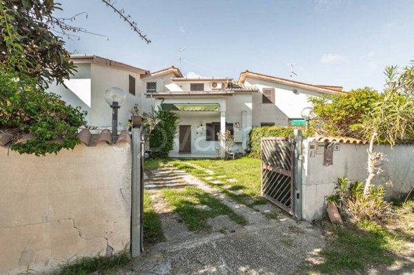 casa indipendente in vendita ad Ardea in zona Nuova Florida
