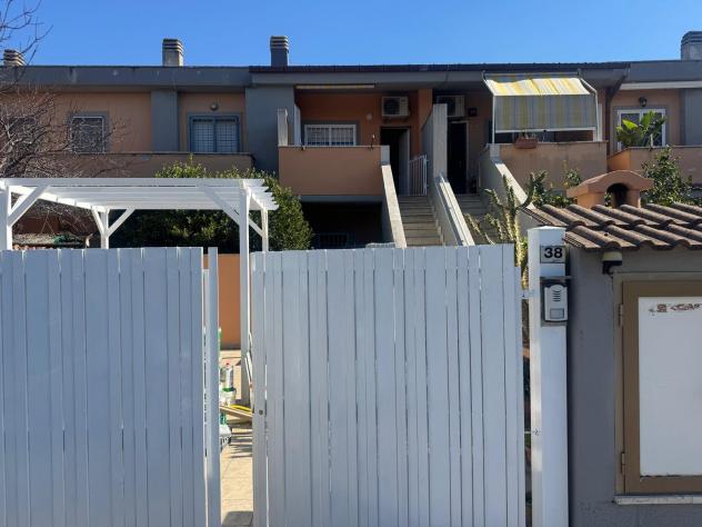 casa indipendente in vendita ad Ardea in zona Marina di Ardea