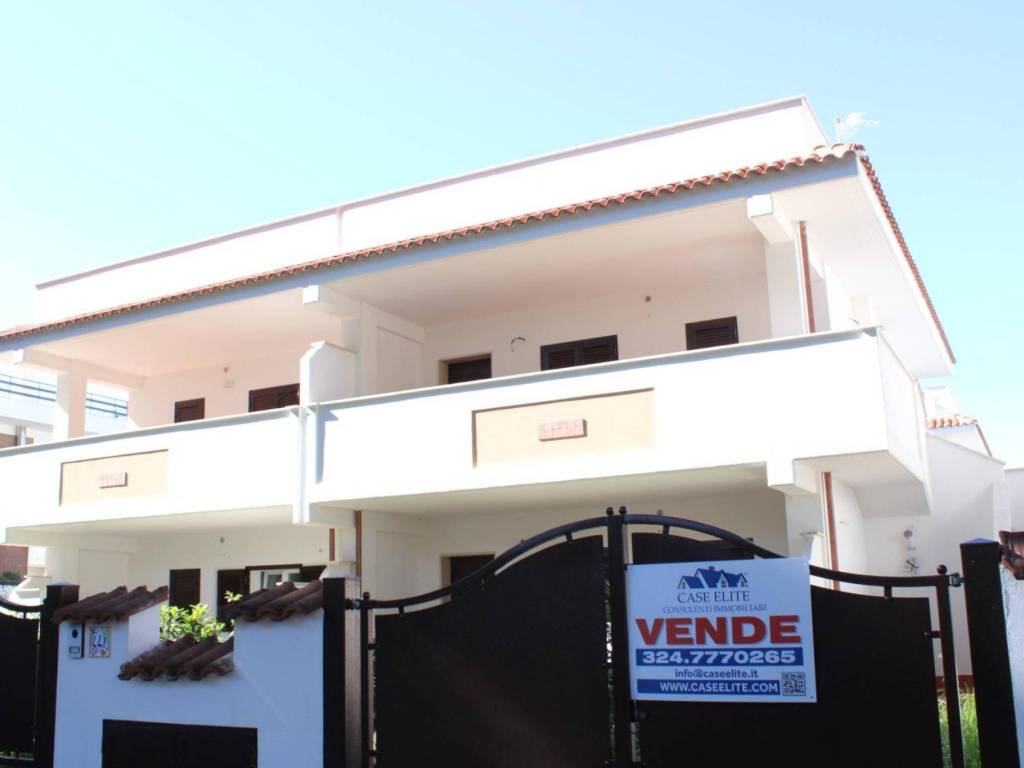 appartamento in vendita ad Ardea in zona Marina di Ardea