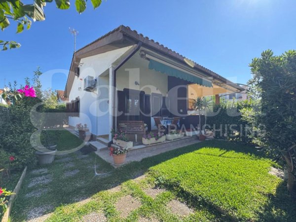 casa indipendente in vendita ad Ardea