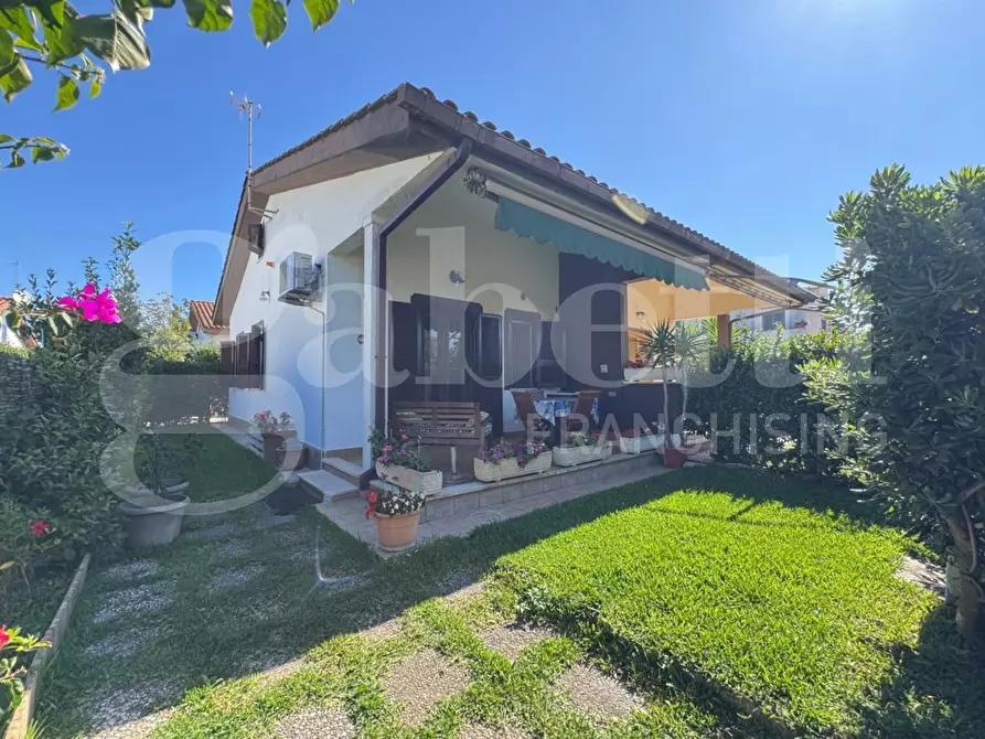 casa indipendente in vendita ad Ardea in zona Marina di Ardea