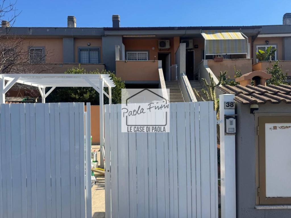 appartamento in vendita ad Ardea in zona Marina di Ardea