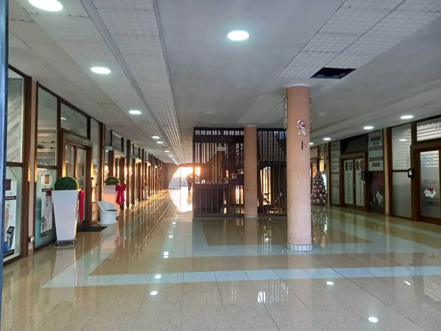 locale commerciale in vendita ad Ardea in zona Nuova Florida