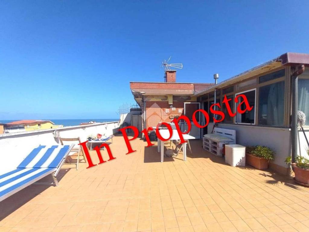 appartamento in vendita ad Ardea in zona Marina di Ardea