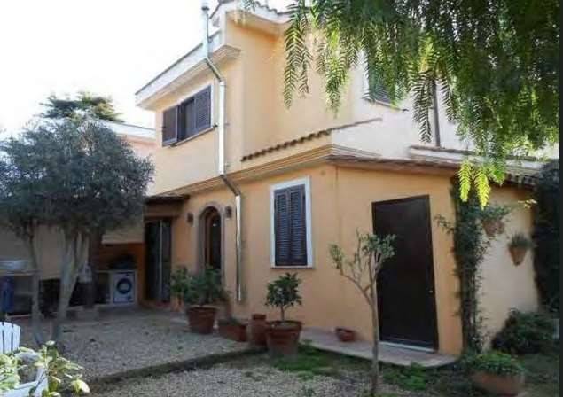 casa indipendente in vendita ad Ardea in zona Colle Romito