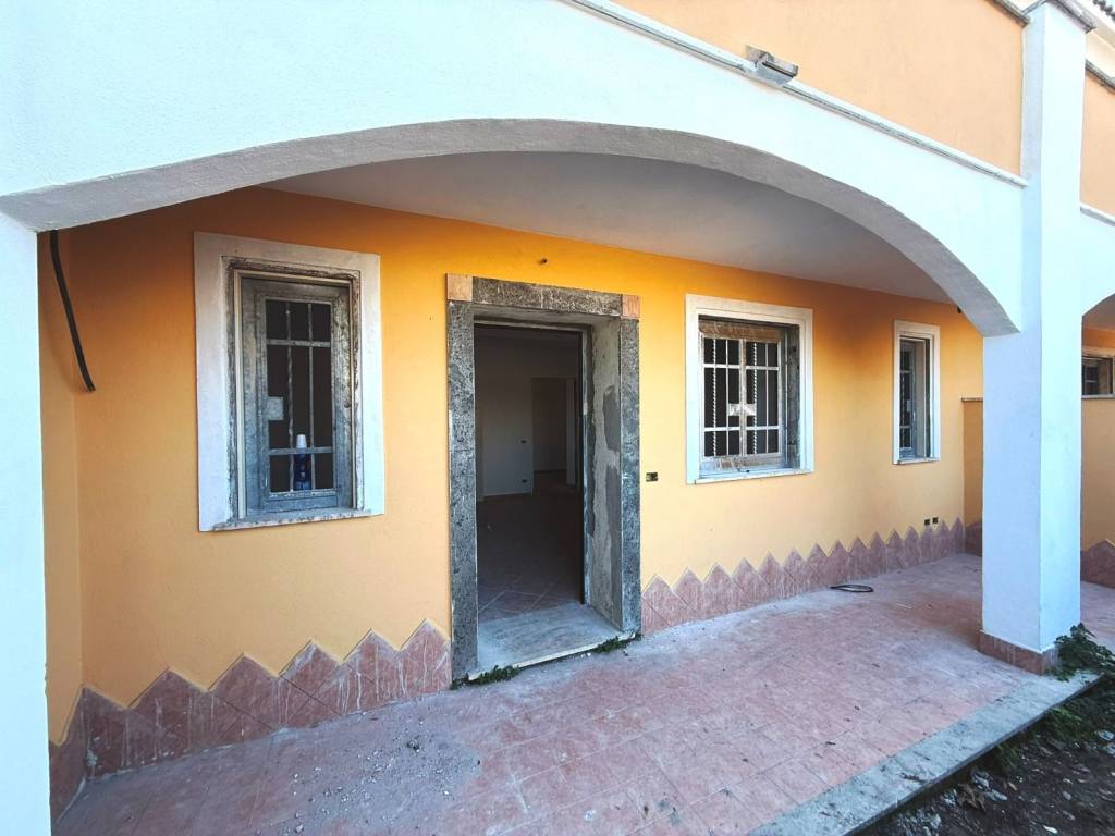 appartamento in vendita ad Ardea in zona Marina di Ardea