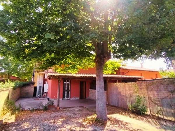 appartamento in vendita ad Ardea in zona Castagnetta