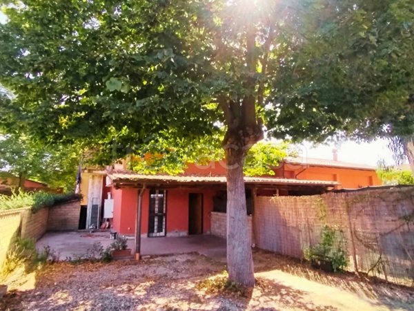 appartamento in vendita ad Ardea in zona Castagnetta
