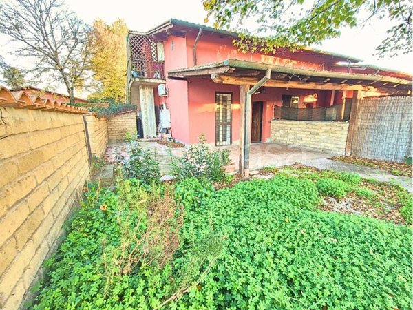 appartamento in vendita ad Ardea in zona Castagnetta