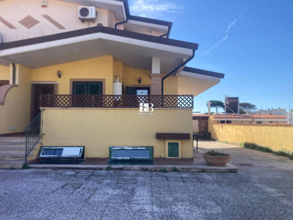 casa indipendente in vendita ad Ardea in zona Nuova California
