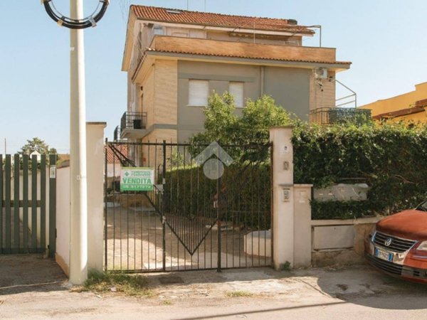 appartamento in vendita ad Ardea in zona Lido dei Pini