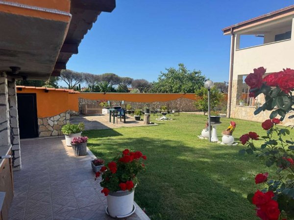 casa indipendente in vendita ad Ardea in zona Nuova California