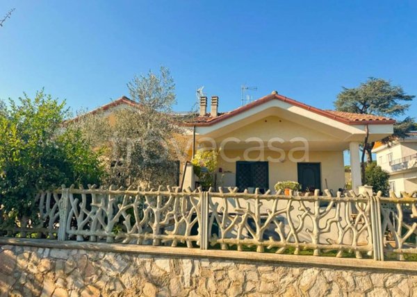 casa indipendente in vendita ad Ardea in zona Colle Romito