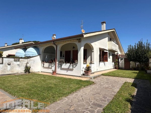 casa indipendente in vendita ad Ardea in zona Lido dei Pini