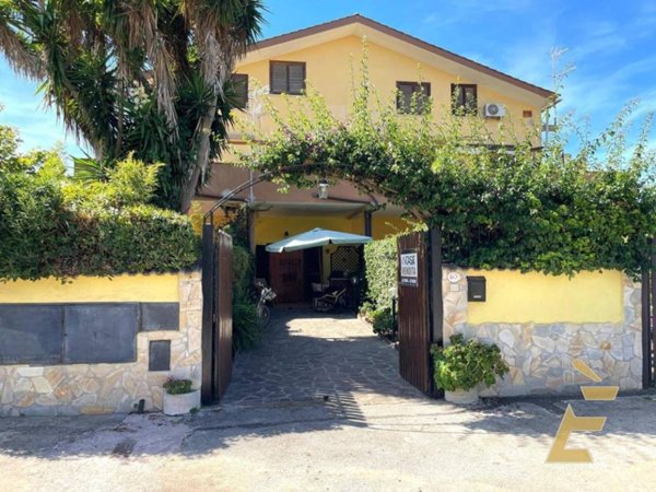 appartamento in vendita ad Ardea in zona Lido dei Pini