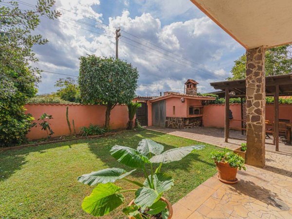 casa indipendente in vendita ad Ardea in zona Banditella