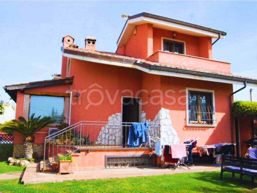 casa indipendente in vendita ad Ardea in zona Nuova Florida