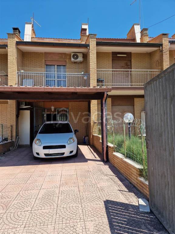 casa indipendente in vendita ad Ardea in zona Marina di Ardea