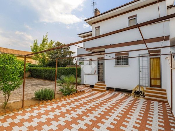 casa indipendente in vendita ad Ardea in zona Colle Romito