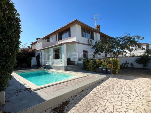 casa indipendente in vendita ad Ardea in zona Colle Romito