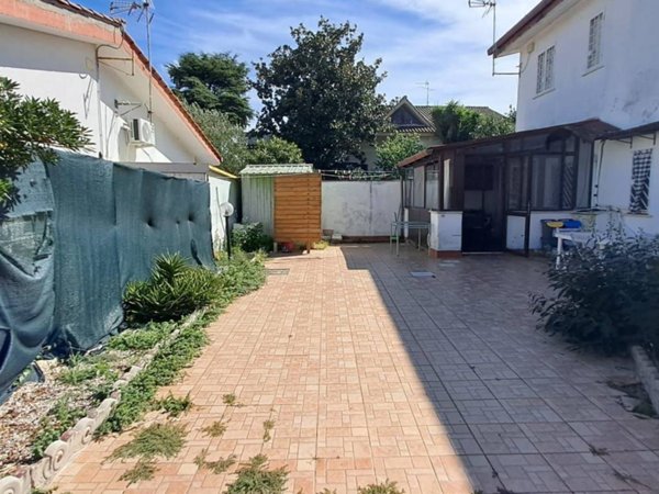 appartamento in vendita ad Ardea in zona Nuova California