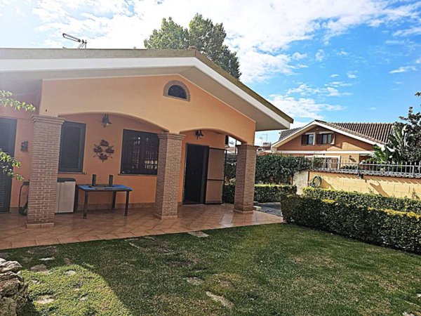 casa indipendente in vendita ad Ardea in zona Marina di Ardea