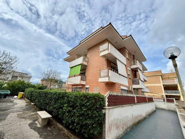 appartamento in vendita ad Ardea in zona Marina di Ardea