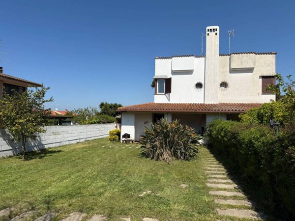 casa indipendente in vendita ad Ardea in zona Colle Romito