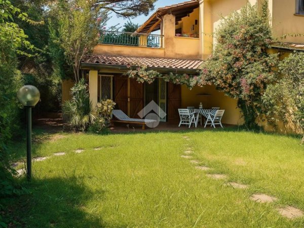 appartamento in vendita ad Ardea in zona Lido dei Pini