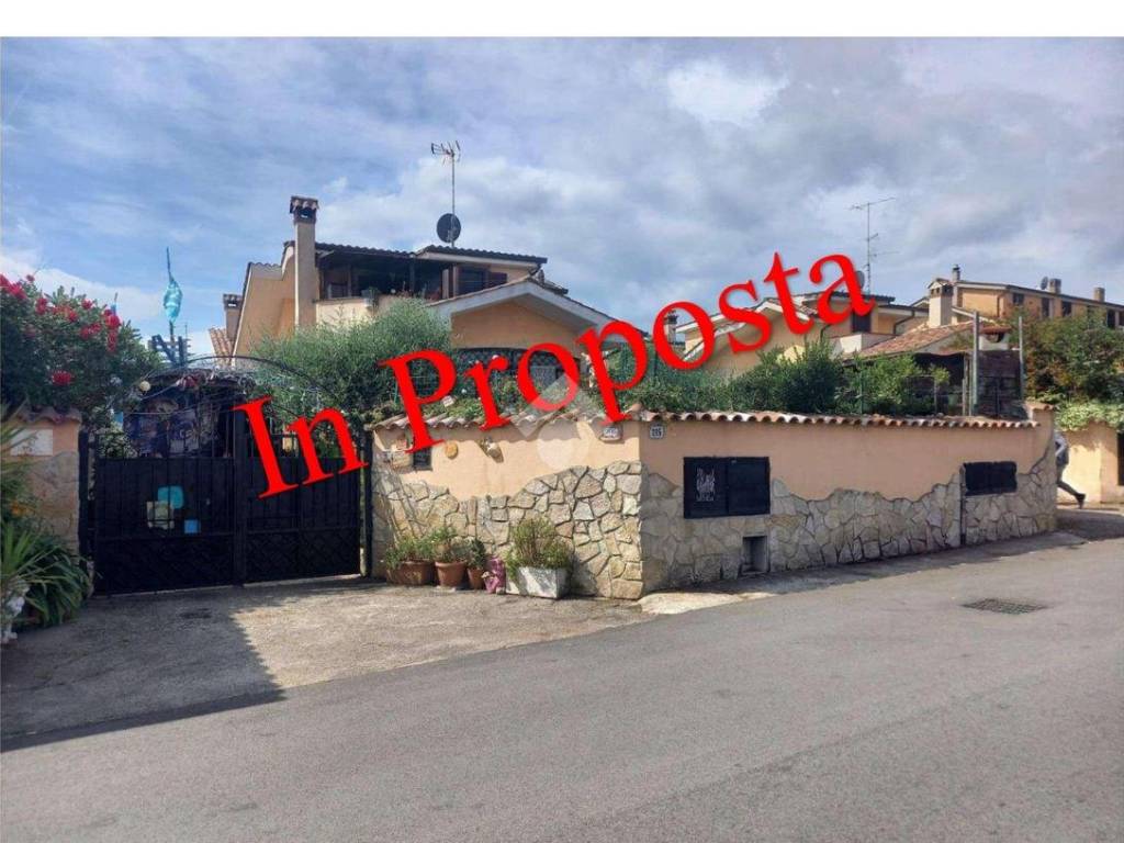 casa indipendente in vendita ad Ardea in zona Nuova Florida