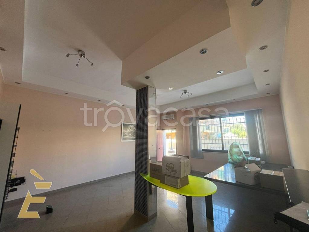 negozio in vendita ad Ardea in zona Nuova California