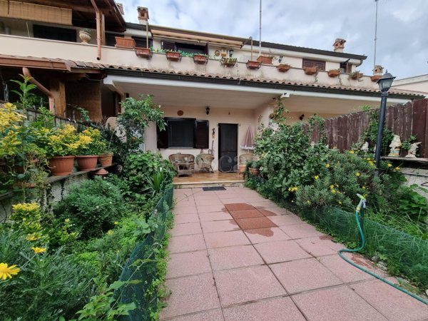 villa in vendita ad Ardea in zona Nuova California