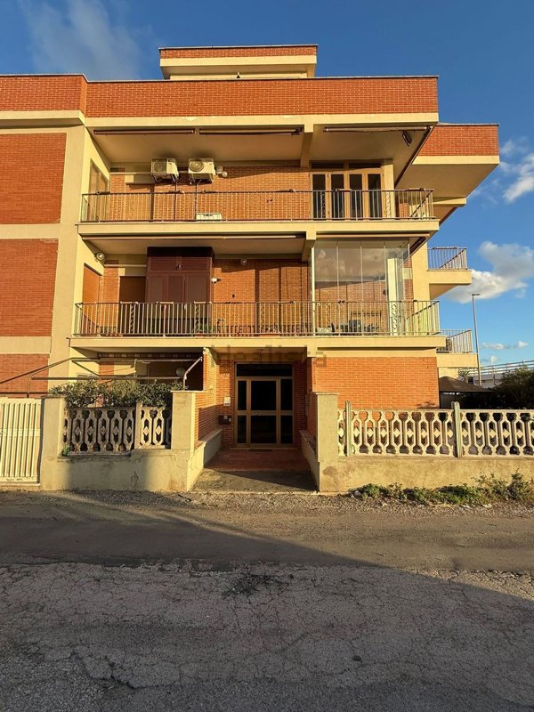 appartamento in vendita ad Ardea in zona Marina di Ardea