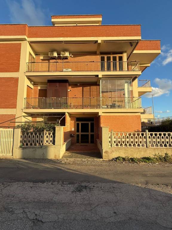 appartamento in vendita ad Ardea in zona Marina di Ardea