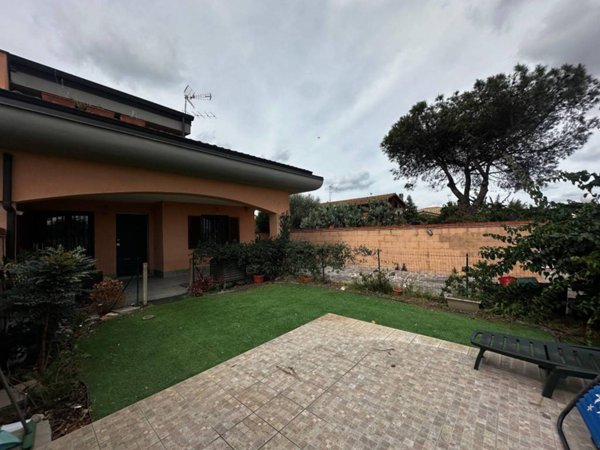 casa indipendente in vendita ad Ardea in zona Nuova Florida