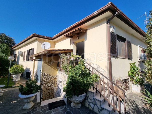 appartamento in vendita ad Ardea in zona Marina di Ardea