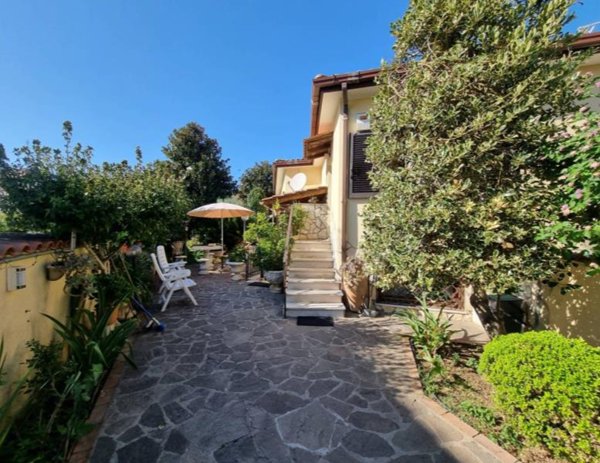 casa indipendente in vendita ad Ardea in zona Marina di Ardea