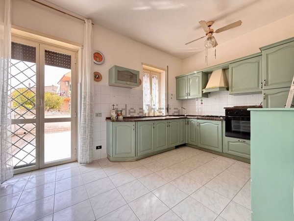 esavano in vendita ad Ardea in zona Nuova Florida