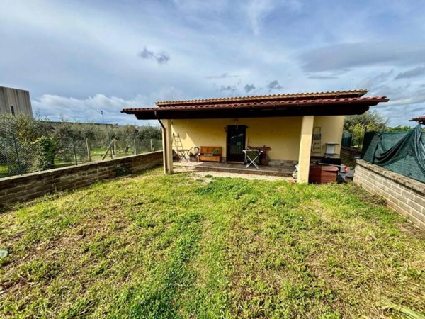 casa indipendente in vendita ad Ardea in zona Castagnetta