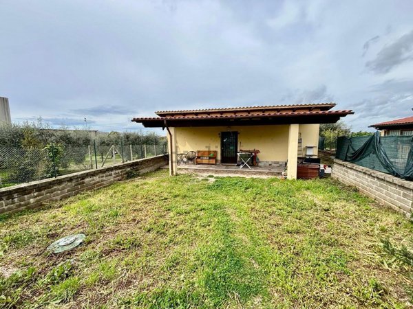 casa indipendente in vendita ad Ardea in zona Montagnano