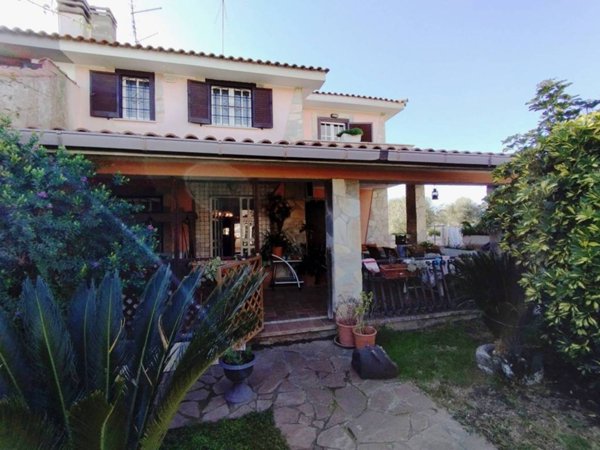 casa indipendente in vendita ad Ardea in zona Nuova California