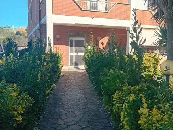 appartamento in vendita ad Ardea in zona Castagnola