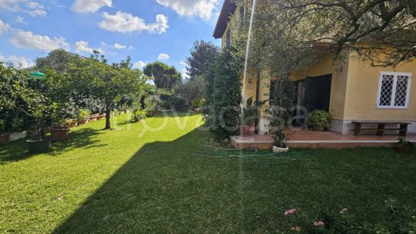 casa indipendente in vendita ad Ardea in zona Marina di Ardea