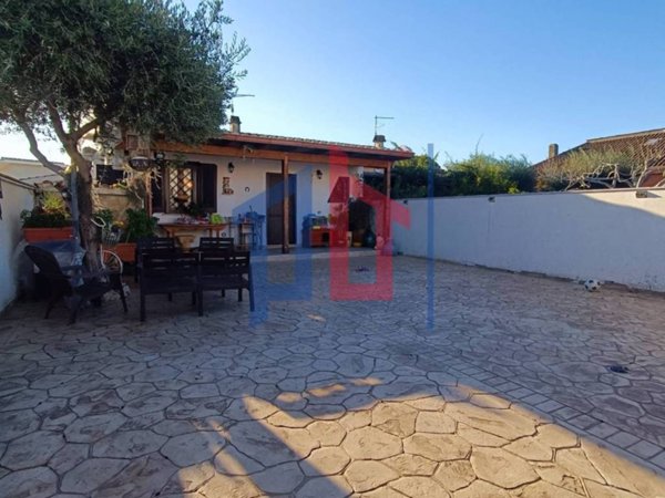 casa indipendente in vendita ad Ardea in zona Nuova Florida