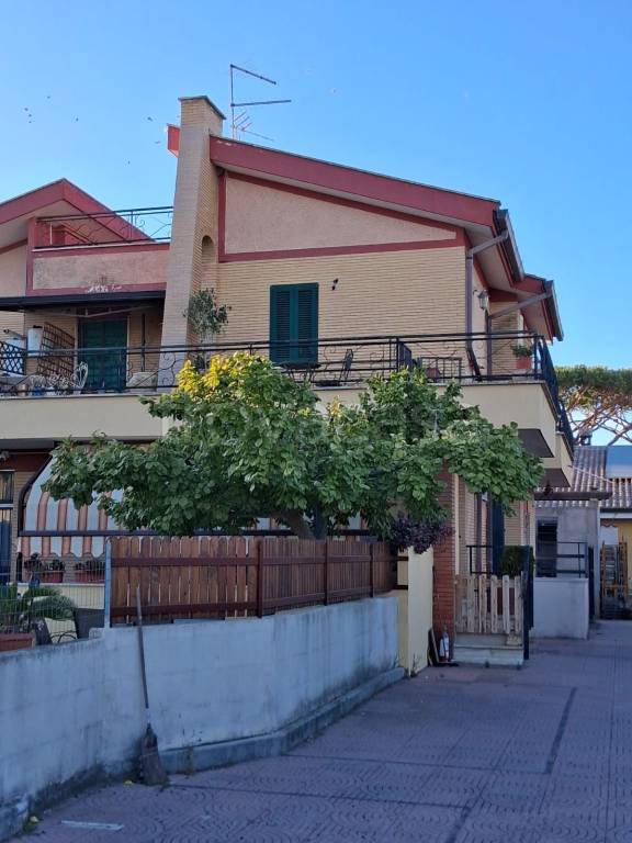 appartamento in vendita ad Ardea in zona Nuova Florida