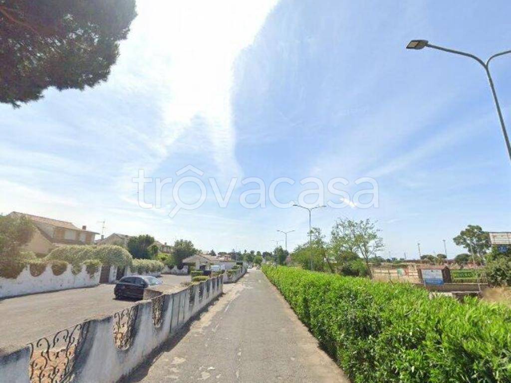 negozio in vendita ad Ardea in zona Nuova Florida