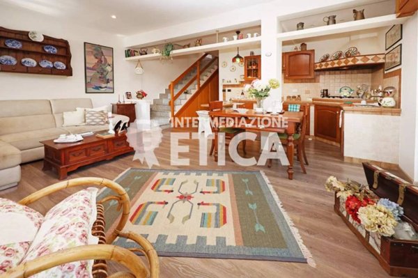 appartamento in vendita ad Ardea in zona Colle Romito