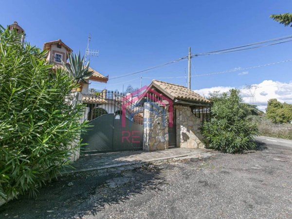 casa indipendente in vendita ad Ardea in zona Castagnetta